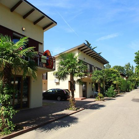Apartments in Peschiera del Garda 22097 Buitenkant foto