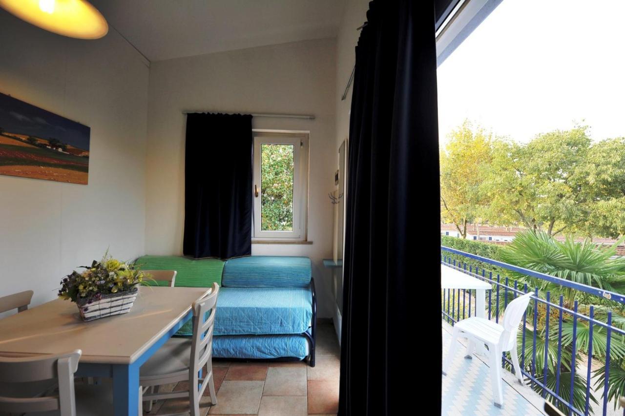 Apartments in Peschiera del Garda 22097 Buitenkant foto